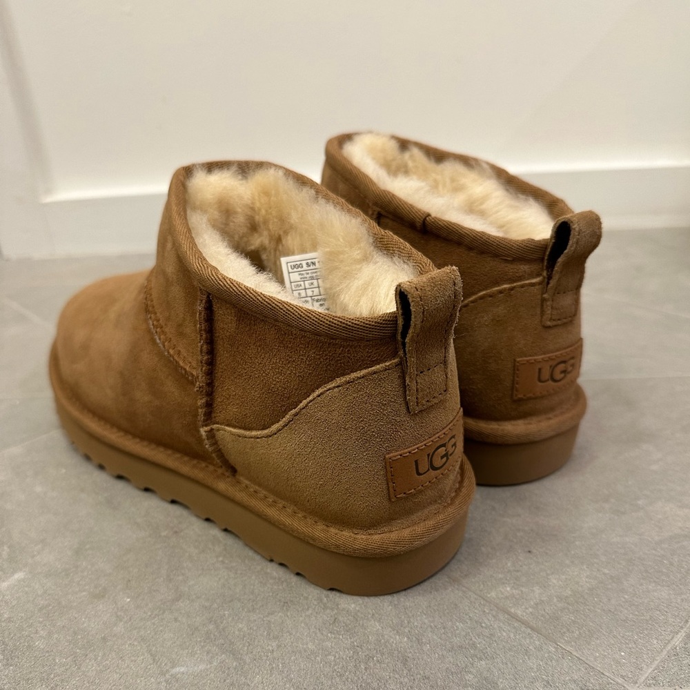 UGG Ultra Mini Boots in CHESTNUT 9 NIB - Picture 2 of 7